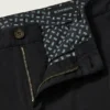 Pantalón chino ligero elástico teñido en prenda Pantalón chino ligero elástico teñido en prenda