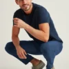 Pantalones chinos con tecnología de teñido en hilo