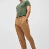 Pantalones chinos elásticos con pliegues Pantalones chinos elásticos con pliegues