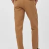Pantalones chinos elásticos con pliegues Pantalones chinos elásticos con pliegues