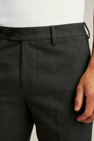 Pantalones chinos elásticos refinados