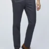 Pantalones chinos elásticos teñidos en hilo Pantalones chinos elásticos teñidos en hilo