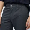 Pantalones chinos elásticos teñidos en hilo Pantalones chinos elásticos teñidos en hilo