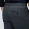 Pantalones chinos elásticos teñidos en hilo Pantalones chinos elásticos teñidos en hilo
