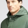 Parka impermeable de corte en cola de pez para hombre