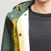 Parka impermeable de corte en cola de pez para hombre