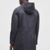Parka ligera con corte en cola de pez Parka ligera con corte en cola de pez