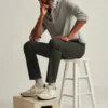 Stretch Washed Chino: chinos de corte Slim Fit y ajustados