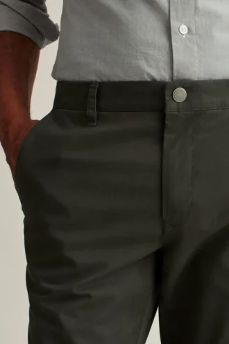 Stretch Washed Chino: chinos de corte Slim Fit y ajustados