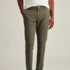 Stretch Washed Chino: chinos de corte Slim Fit y ajustados