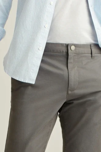 Stretch Washed Chino: chinos de corte Slim Fit y ajustados
