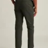 Stretch Washed Chino: chinos de corte Slim Fit y ajustados