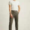 Stretch Washed Chino: chinos de corte Slim Fit y ajustados